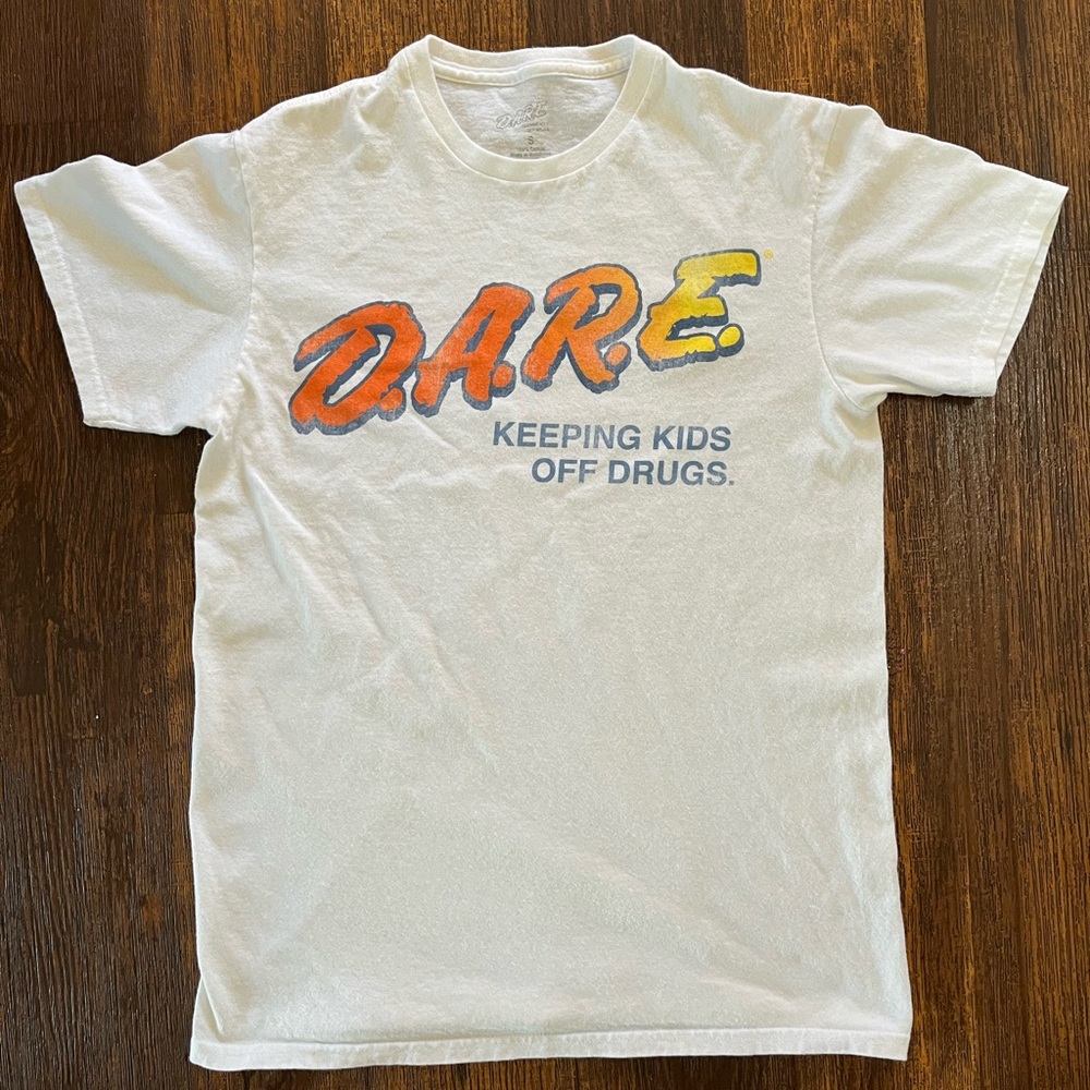 Women's DARE T-Shirt White Spell-Out S Kids Education Retro World 90s Streetwear